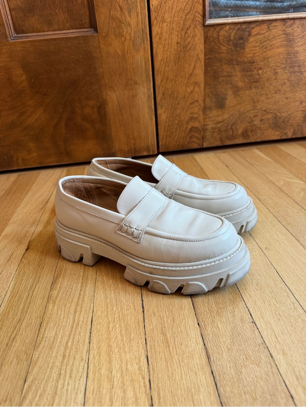 ALOHAS Trailblazer platform loafer ivory